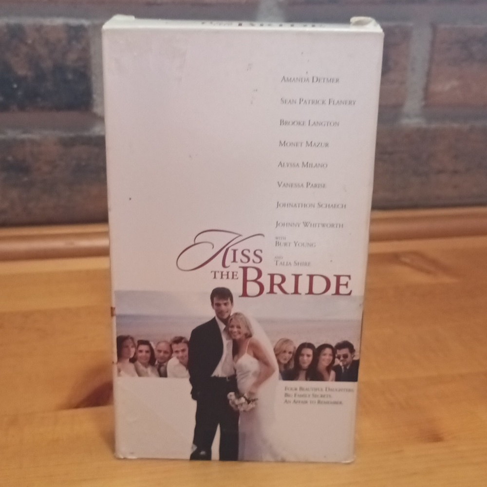 Kiss the bride vhs Videotape - Picture 8 of 8
